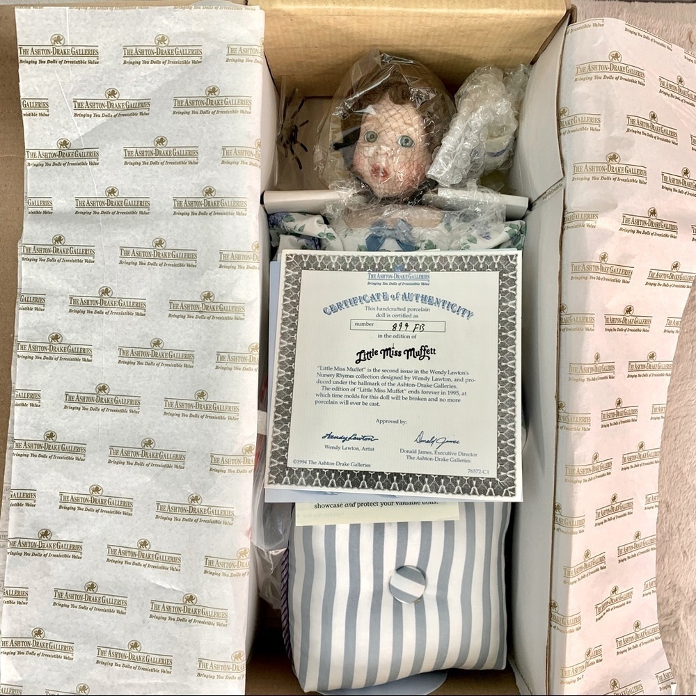 NEW Ashton Drake Galleries "Little Miss Muffett" Porcelain Doll - Picture 17 of 17